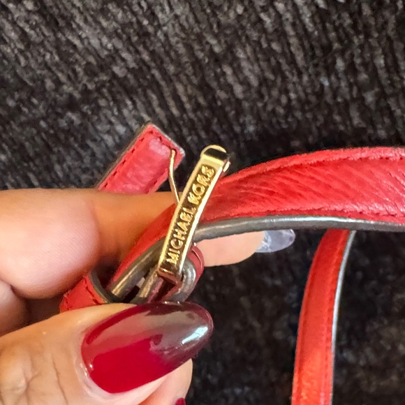 Michael Kors Pink Leather Shoulder Bag - Picture 3 of 10